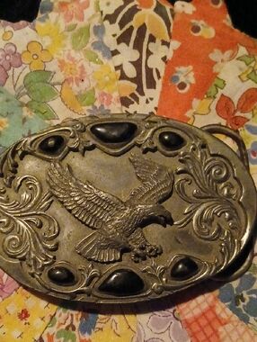 Antique-Style Silver Eagle Accent Plate - Silver
